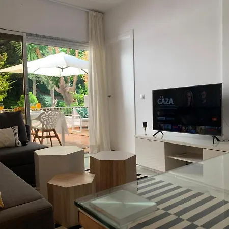 Lovely Center Garden Views 130