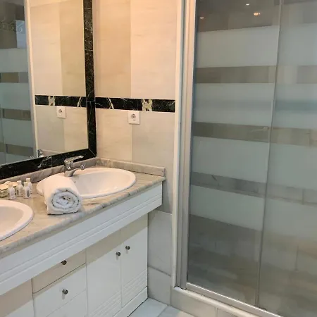 Lovely Center Garden Views 130 *