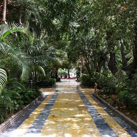 Lovely Center Garden Views 130