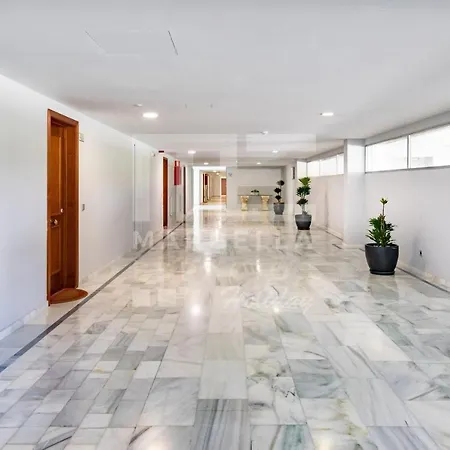 Lovely Center Garden Views 130 Apartman