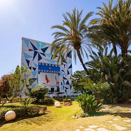 Lovely Center Garden Views 130 *