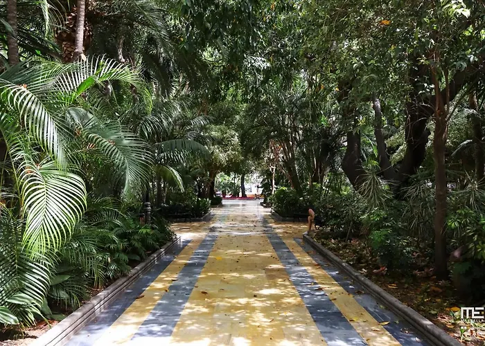 Lovely Center Garden Views 130