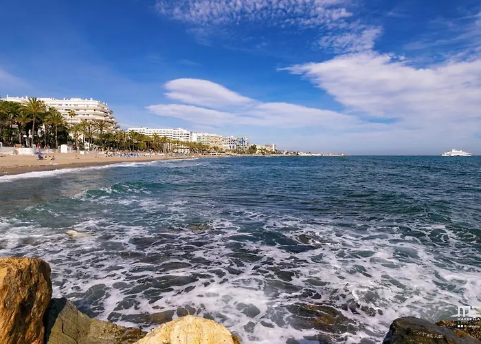 Lovely Center Garden Views 130 アパート