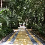 Lovely Center Garden Views 130